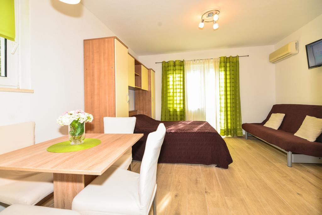Apartments Sonja Tučepi Exterior foto
